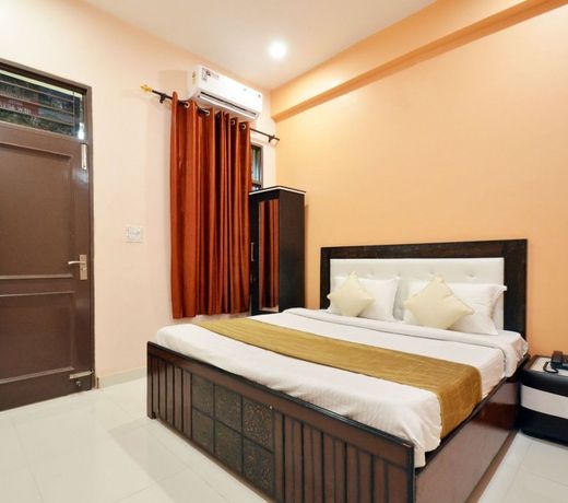 OYO 8452 Hotel Galaxy