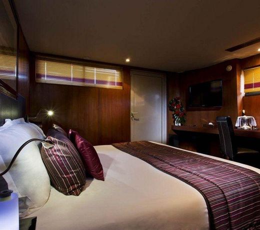 VIP Paris Yacht Hotel