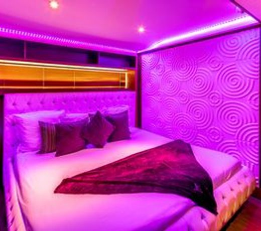 VIP Paris Yacht Hotel