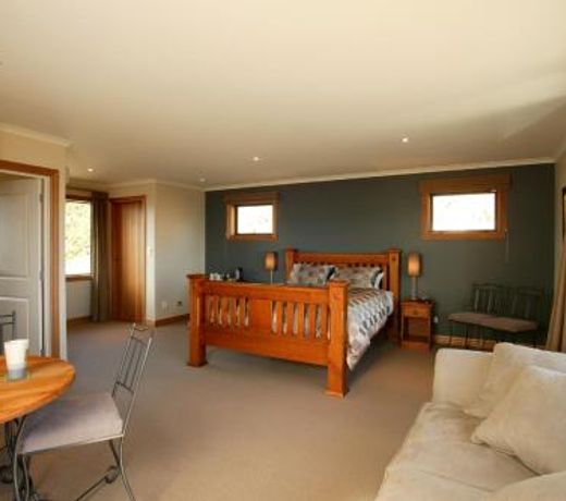 Parautane Lodge
