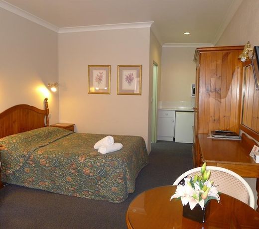 New England Motor Inn