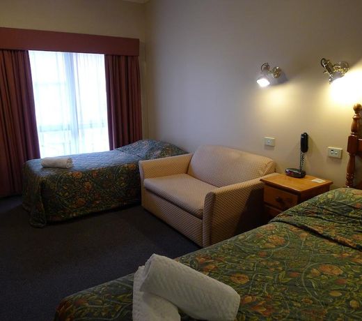 New England Motor Inn
