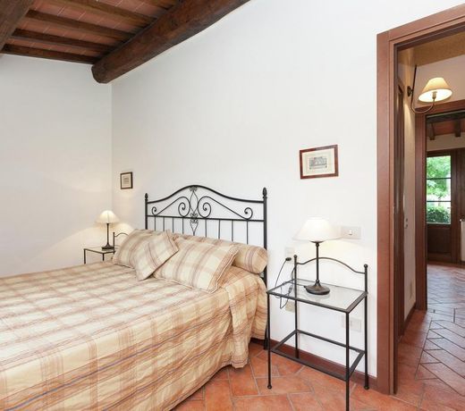 Traditional Farmhouse near Pistoia with Garden