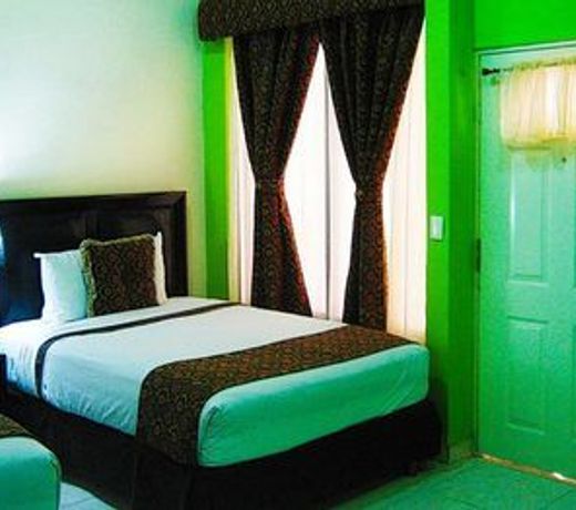 Hotel Esmeralda's