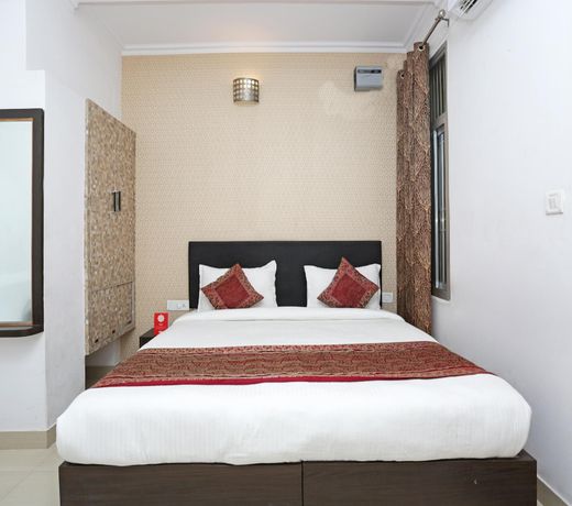 OYO 8448 Hotel Shyamal