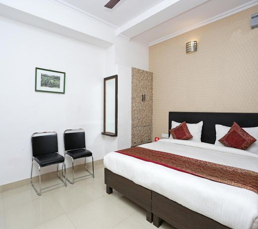 OYO 8448 Hotel Shyamal