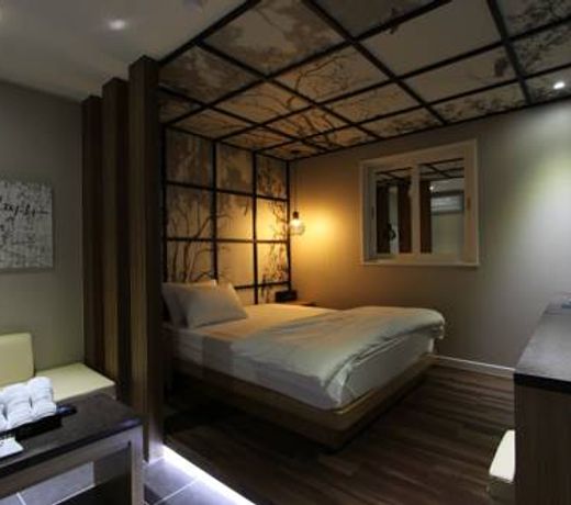 Twelve Motel