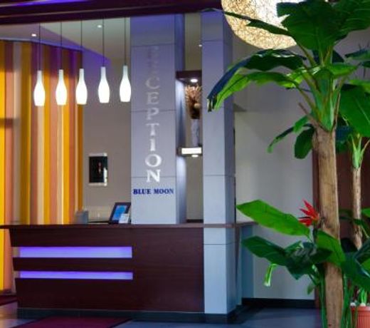 Hotel Blue Moon