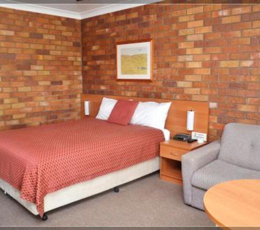 Peter Allen Motor Inn