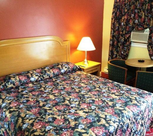 Parkway Motel