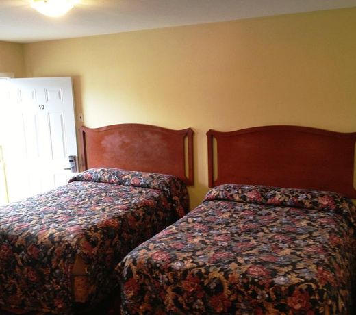 Parkway Motel