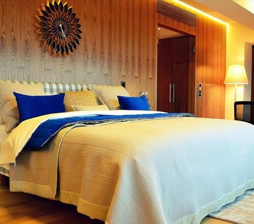 One Room Hotel