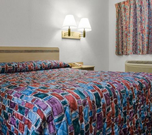 Motel 6-Baraboo, WI - Lake Delton