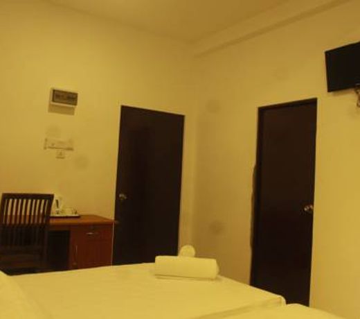 OYO 365 Kingsgate Transit Hotel