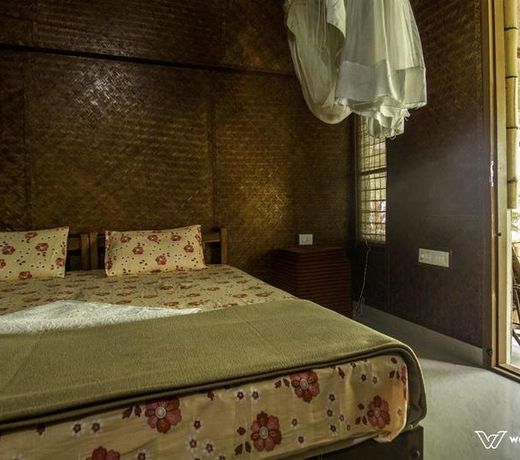 Savithri Inn Bamboo Cottages and Resorts