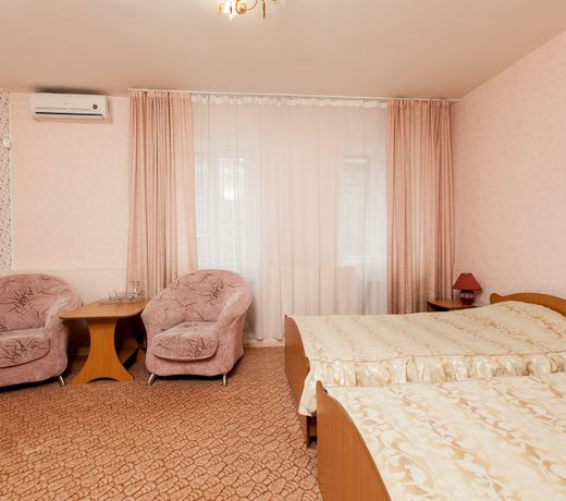 7 Kholmov Hotel