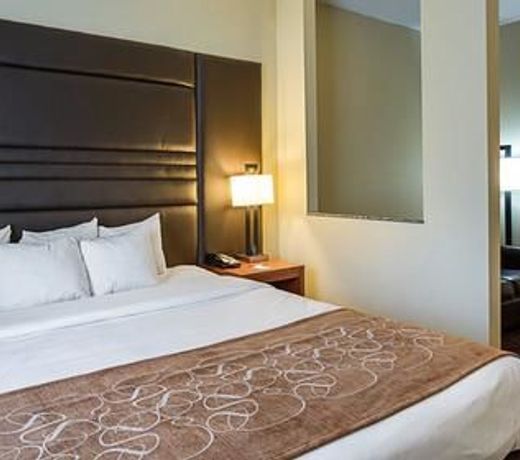 Comfort Suites near Tanger Outlet Mall