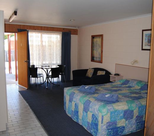 Cunningham Shore Motel