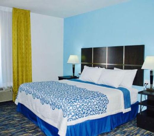 Days Inn & Suites by Wyndham Lubbock Medical Center
