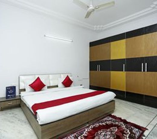 OYO 8495 Royal Homes