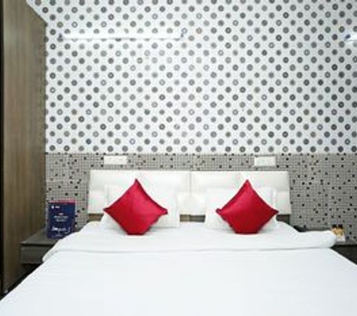 OYO 8495 Royal Homes