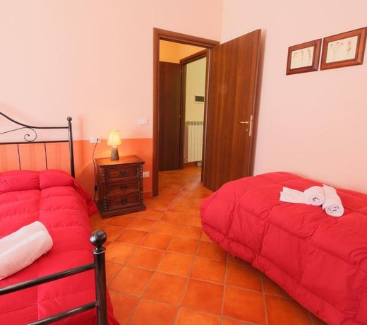 Magnificent Mansion in Apecchio with Swimming Pool