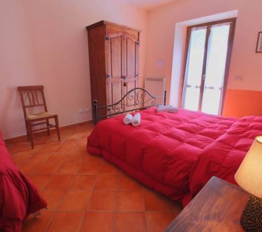 Magnificent Mansion in Apecchio with Swimming Pool