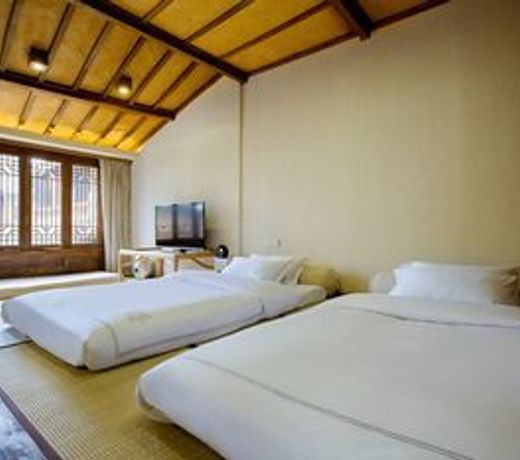 Banxi Caotang Inn