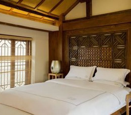Banxi Caotang Inn