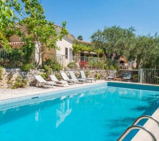 Nice home in Spracdes with WiFi, Private swimming pool and Outdoor swimming pool