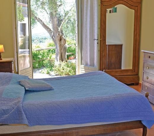 Nice home in Spracdes with WiFi, Private swimming pool and Outdoor swimming pool