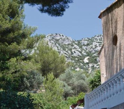 Amazing apartment in La Valette du Var with WiFi, Private swimming pool and Outdoor swimming pool