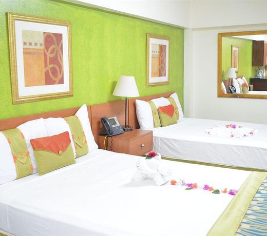 SUITES OCHO RIOS