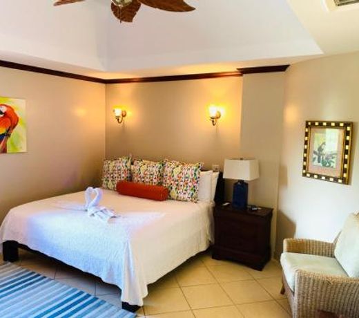 Pacifico Colonial Condominiums