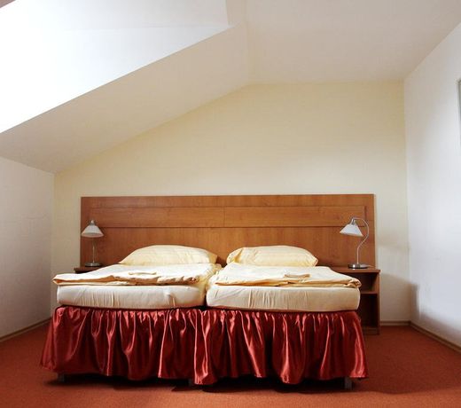 HOTEL SLAVIA TÃBOR