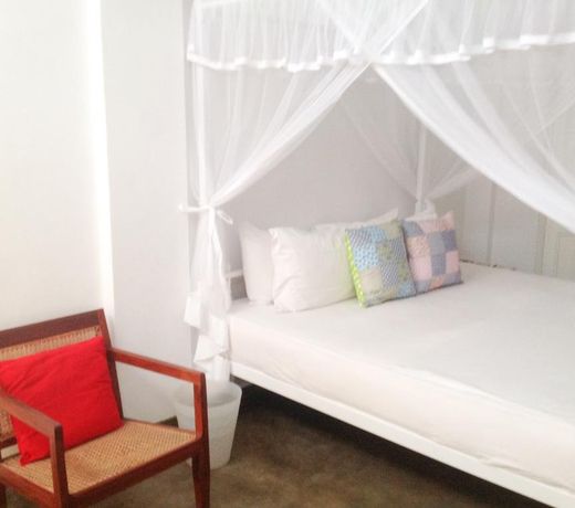Colombo 7 - A Charming White Room