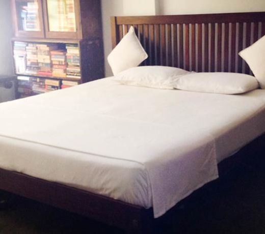 Colombo 7 - A Charming White Room