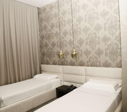 La BohÃ¨me Hotel