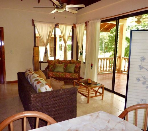 Villas Pico Bonito