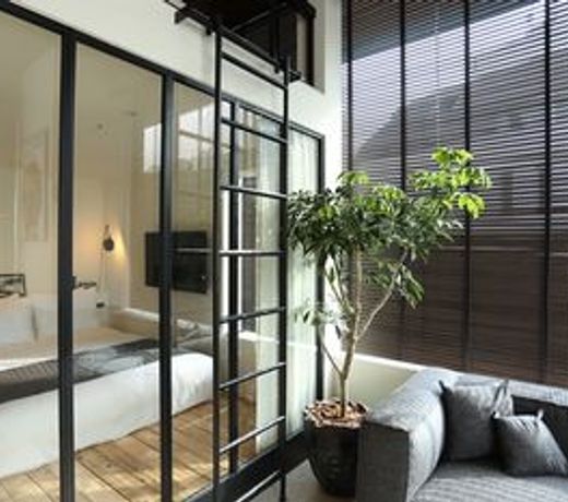 TRUNK (HOTEL)