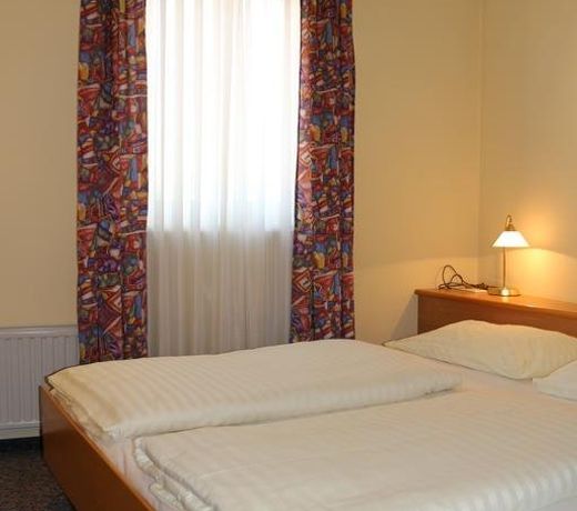CenterCourt Hotel