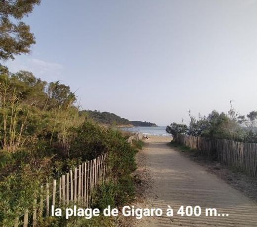 Gigaro: Petit mas terrasse vue mer