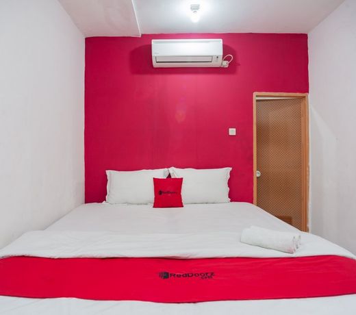 RedDoorz Plus near Mall Kelapa Gading