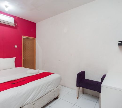 RedDoorz Plus near Mall Kelapa Gading