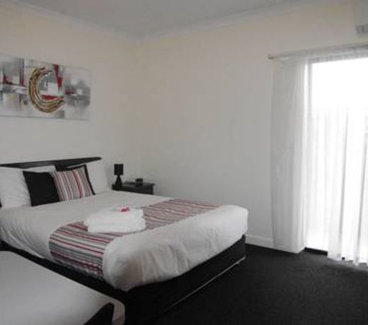 Hamilton Lakeside Motel