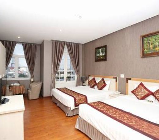 Mountain Town Hotel