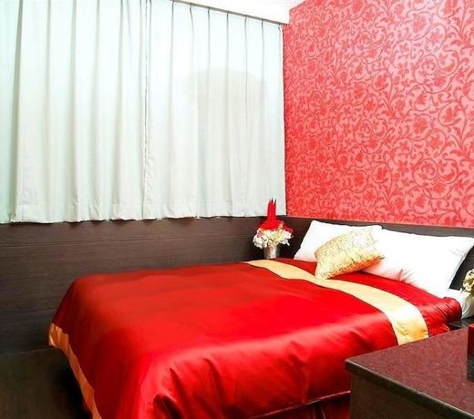 Happy Hotel