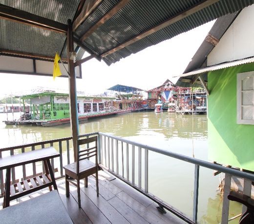 Nita Raft House