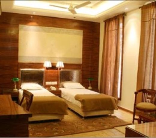 OYO 695 Hotel Silver Leaf