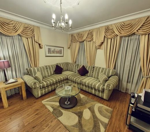 CARLTON COURT - MAYFAIR